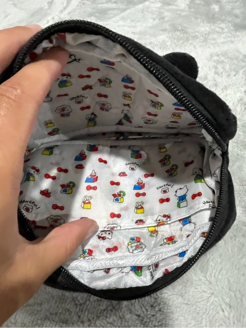 🖤🎀 Adorable Black Hello Kitty Plush Cosmetic Pouch – Pink Bow & Cute Lining